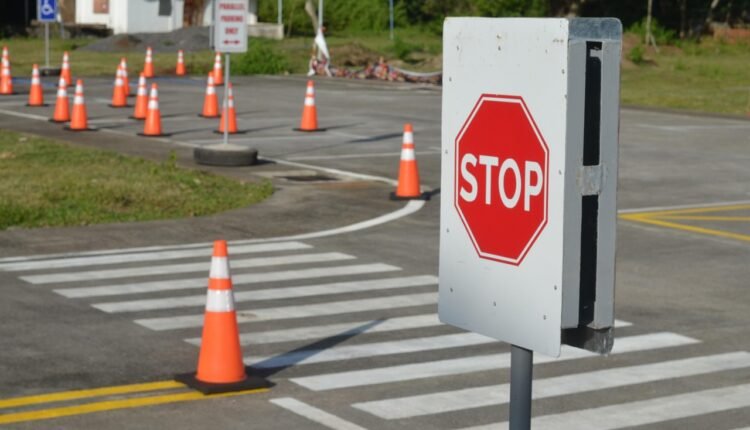 UK Driving Test: Show Me, Tell Me Questions (Simple & Easy Guide ...